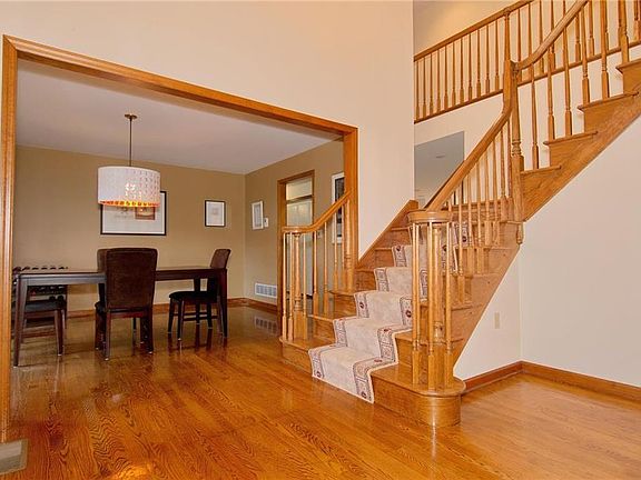 5th image of 4203 Eisenhower Dr
