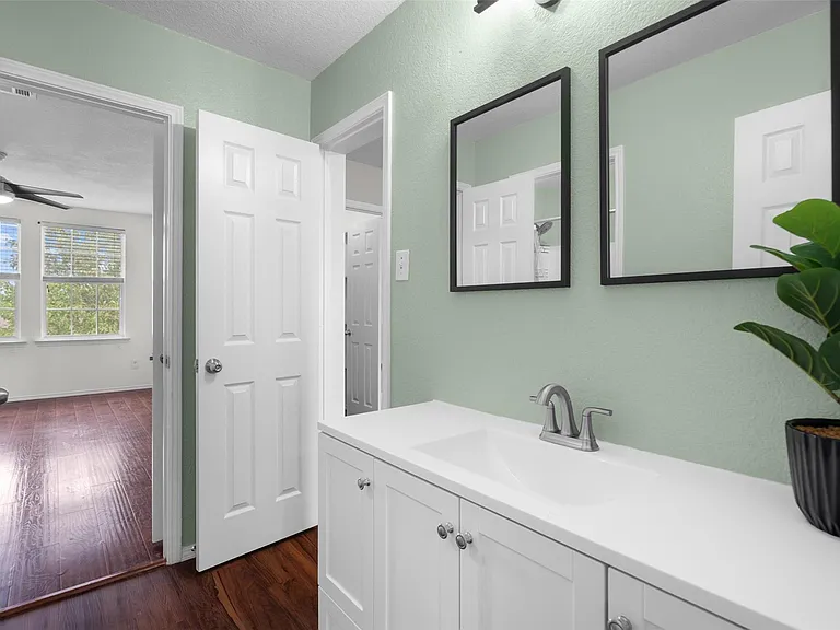 921 Zoe St — Photo 20