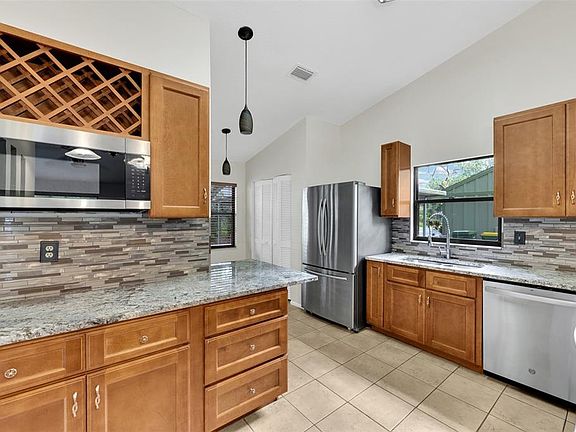 4th image of 5015 BARRINGTON CIRCLE #201