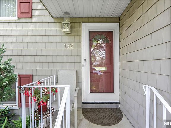 4th image of 152 Coles Ave