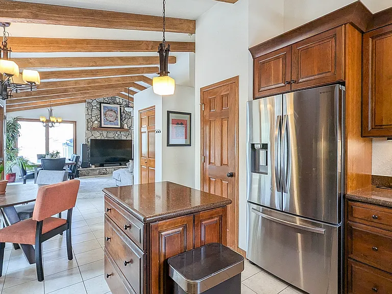 841 Lakeshore Dr — Photo 15