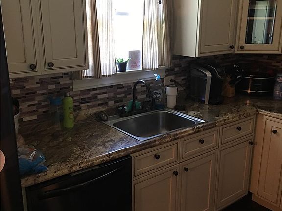 3rd image of 1205 W Lillie Blvd
