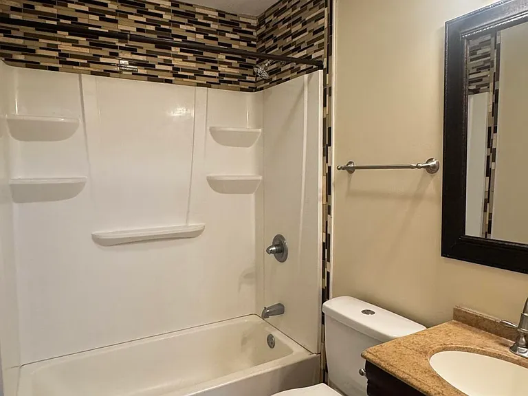 112 Shamrock Dr — Photo 16