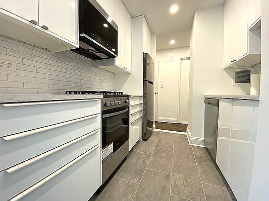 4th image of 301 E 78th St APT 3D