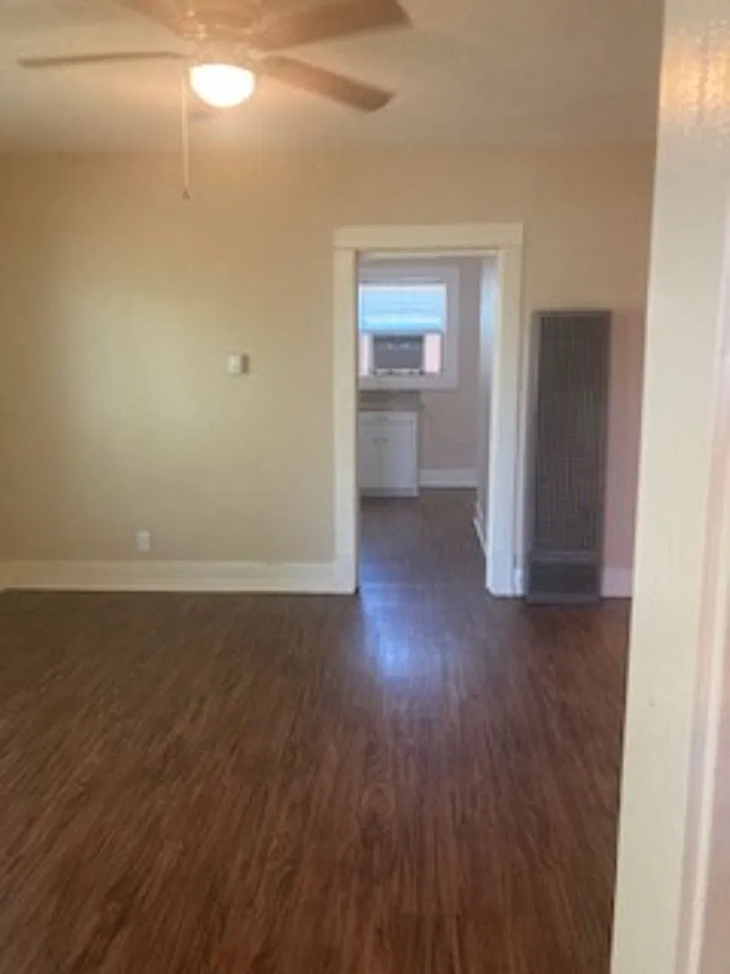 South Side One Bedroom — Photo 2