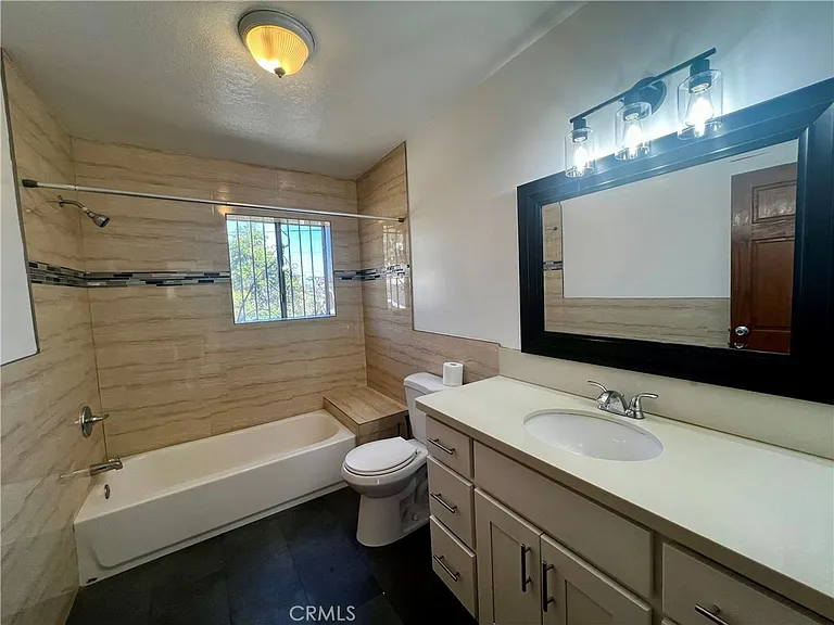 609 Camulos St — Photo 5