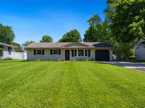 4542 Plumbrook Dr, Canfield, OH 44406