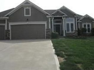 203 Carriage Ct, Smithville, MO 64089