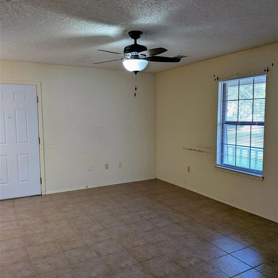 3 bed, 3.5 bath, 1428 sqft, $1,650 — Photo 2