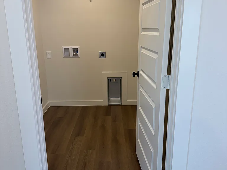 10505 Dayton Rd — Photo 2