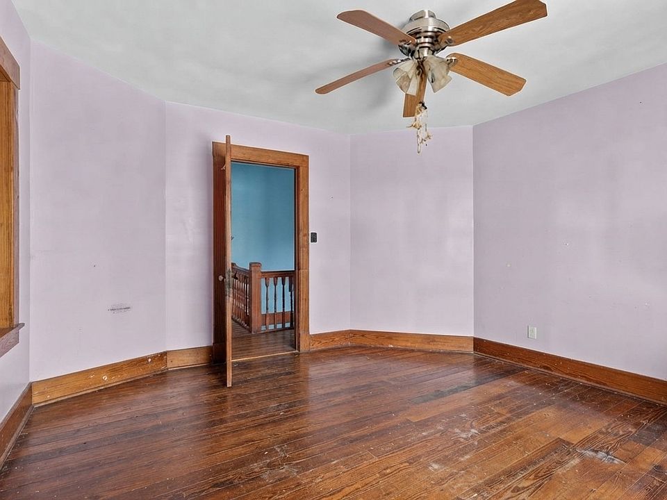 16th image of 310 Snow St