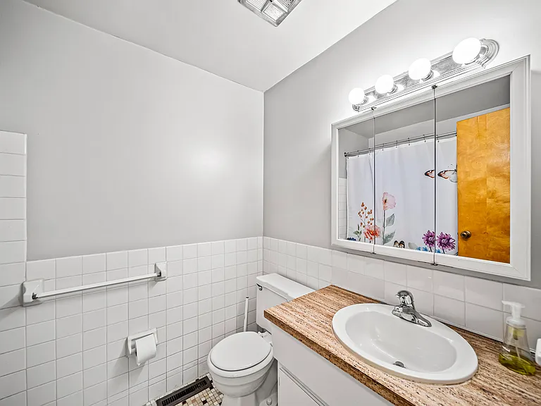 Heatherstone Apartments — Photo 7