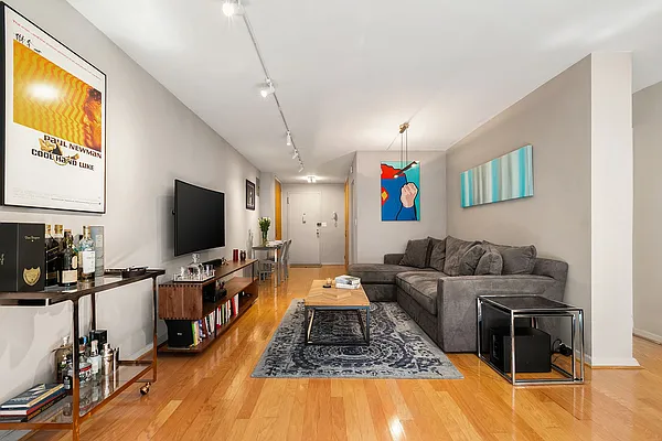 Sold by Warburg | media 1