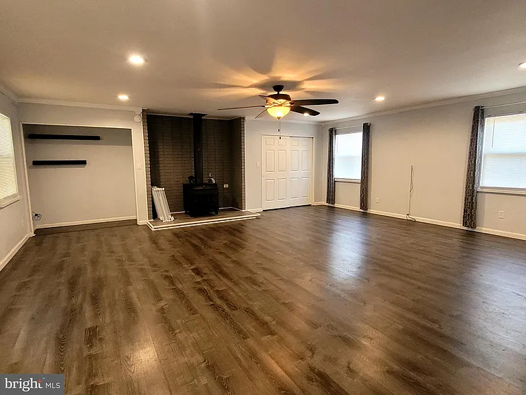 6 Tudor Ct — Photo 5