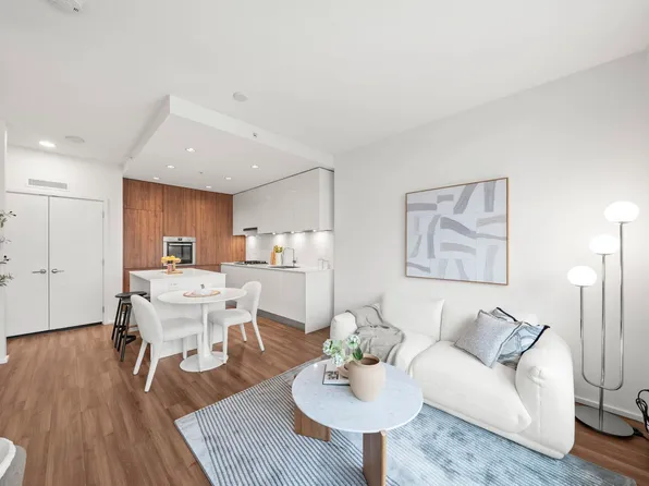 4650 Brentwood Blvd #2208, Burnaby, BC V5C 0M3