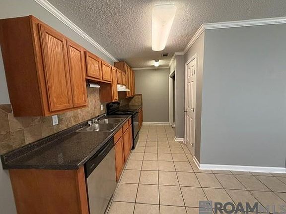 3rd image of 223 Oak St