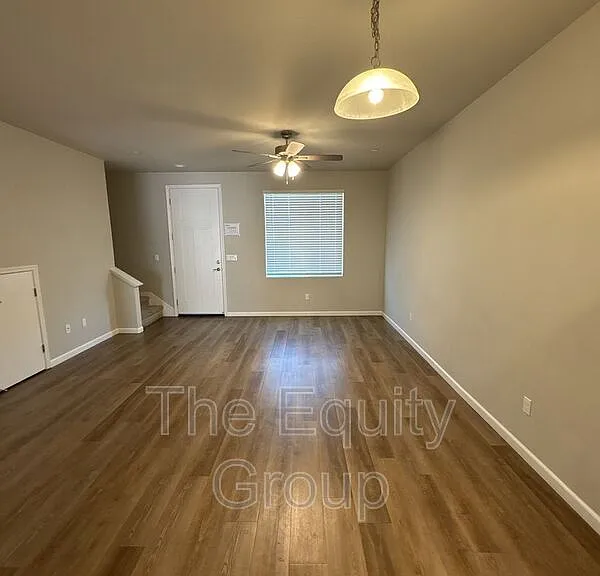 505 S Summit St #103 — Photo 4