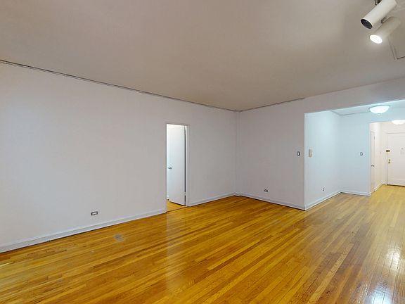 3rd image of 163 W 17th St