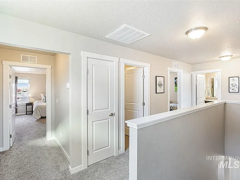 2087 S Hills Ave — Photo 10