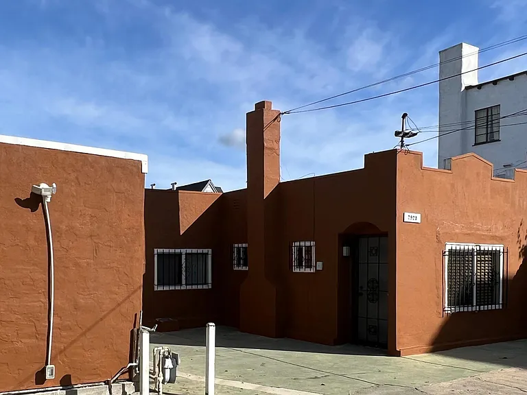 2928 Schyler St — Photo 3