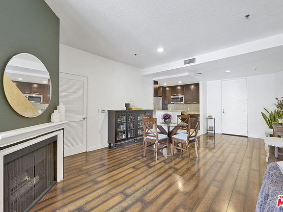 5th image of 585 N Rossmore Ave APT 202