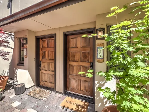 2611 NW Upshur St APT 204, Portland, OR 97210