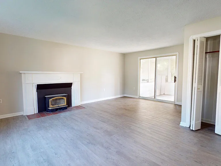 224 Runn St — Photo 6