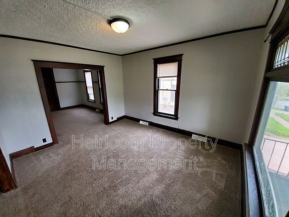 3rd image of 518 N 10th Ave E