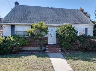 515 Lakeville Rd, New Hyde Park, NY 11040