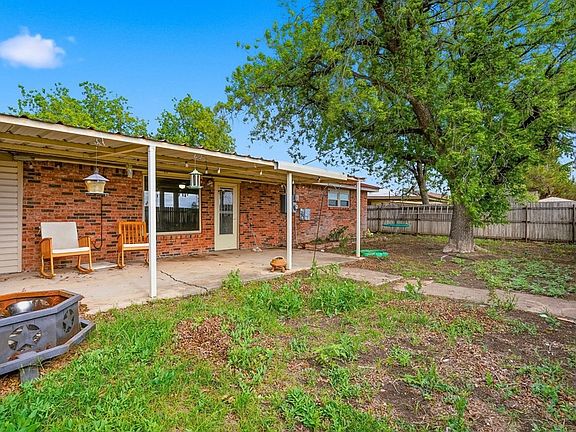 4th image of 1435 Bandera Dr
