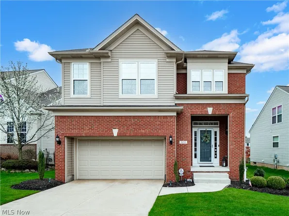 9195 Eldorado Trl, Strongsville, OH 44136