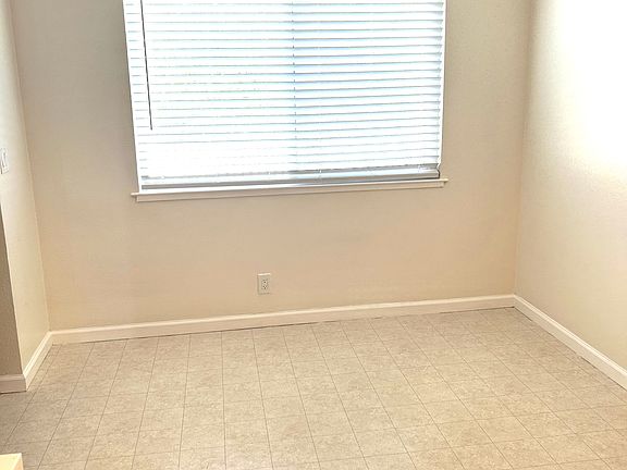 5th image of 257 Poplar Ave APT 6