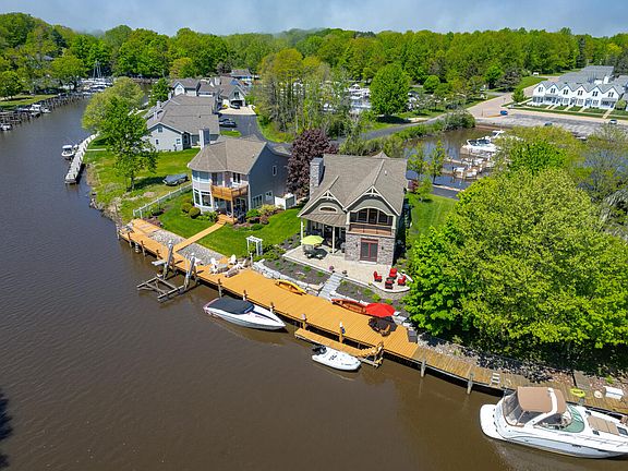 3rd image of 504 River Island Dr