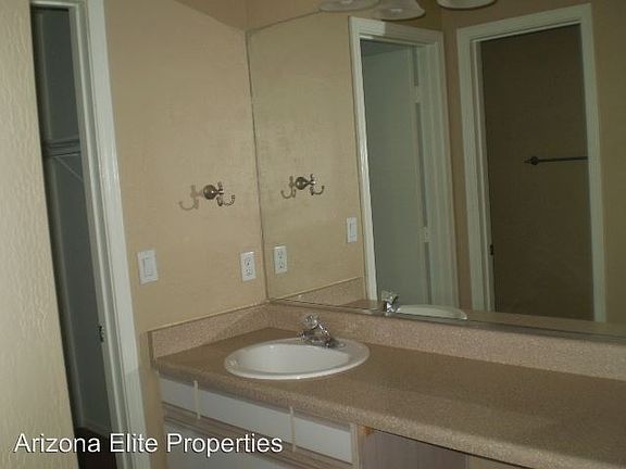 3rd image of 3840 W Oregon Ave