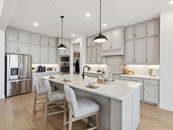 3rd image of 170 Meadow Ln