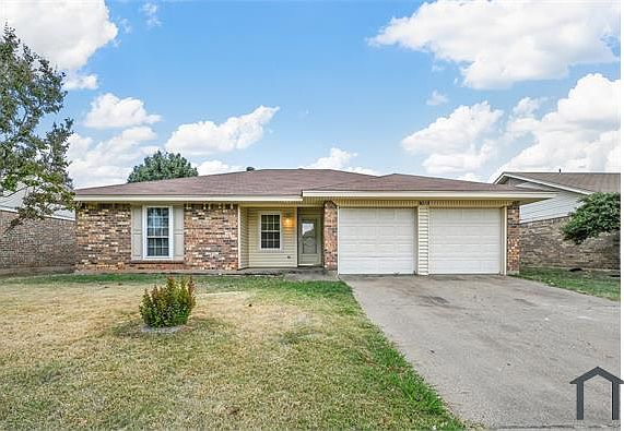 2nd image of 3013 S Meadow Dr