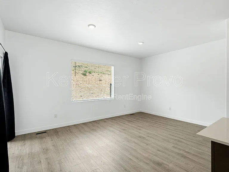 371 E Levengrove Dr — Photo 13