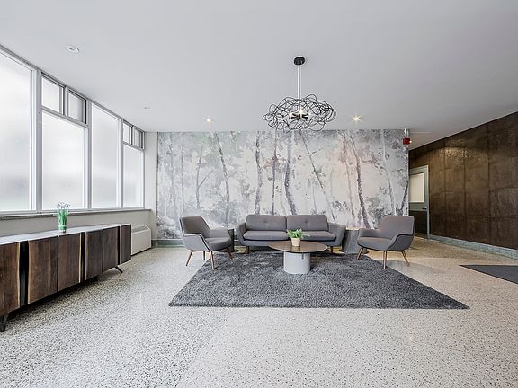 3rd image of 166 Carlton St #1249616
