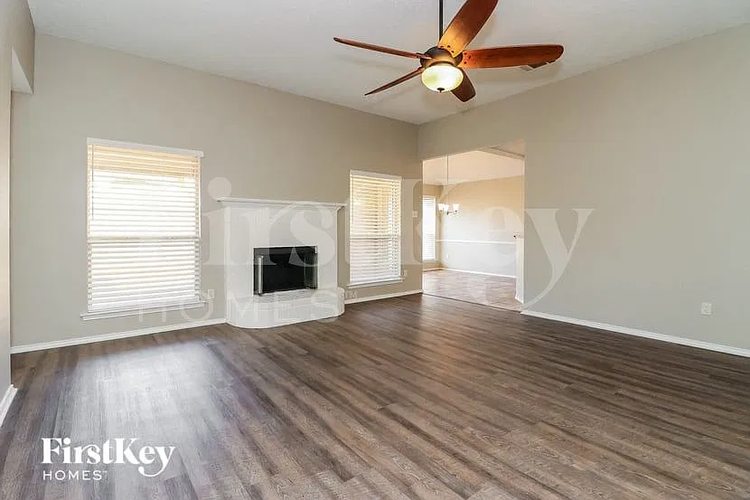 4 bed, 2.0 bath, 1647 sqft, $2,155 — Photo 4
