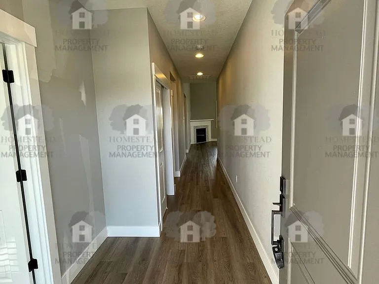1062 Chestnut St — Photo 2