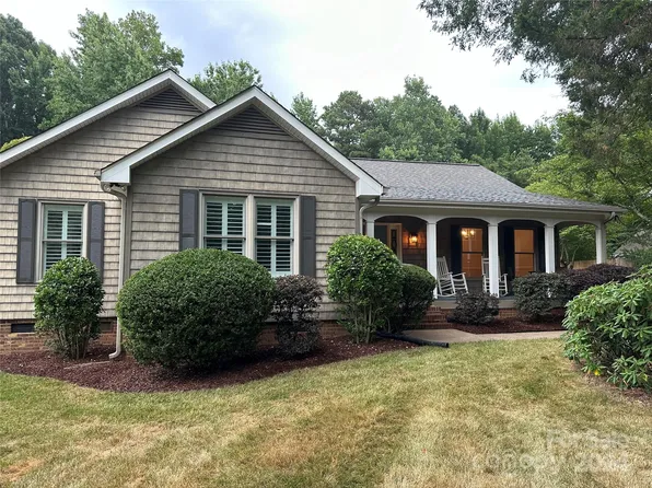 9735 Providence Forest Ln, Charlotte, NC 28270