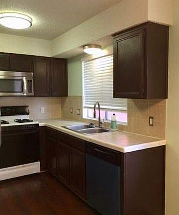 3rd image of 2318 Montclaire St #B