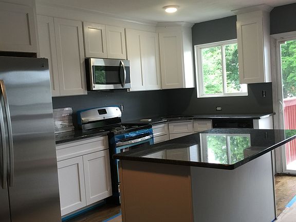 4th image of 73B Arlington Ave #B
