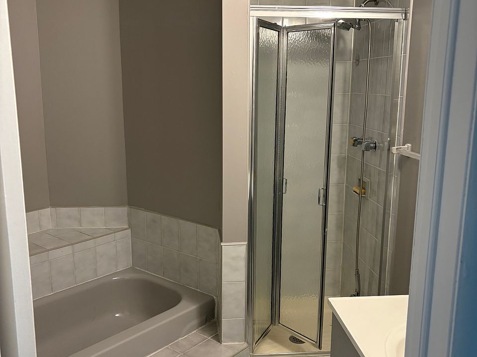 1st image of 43 Country Dr W