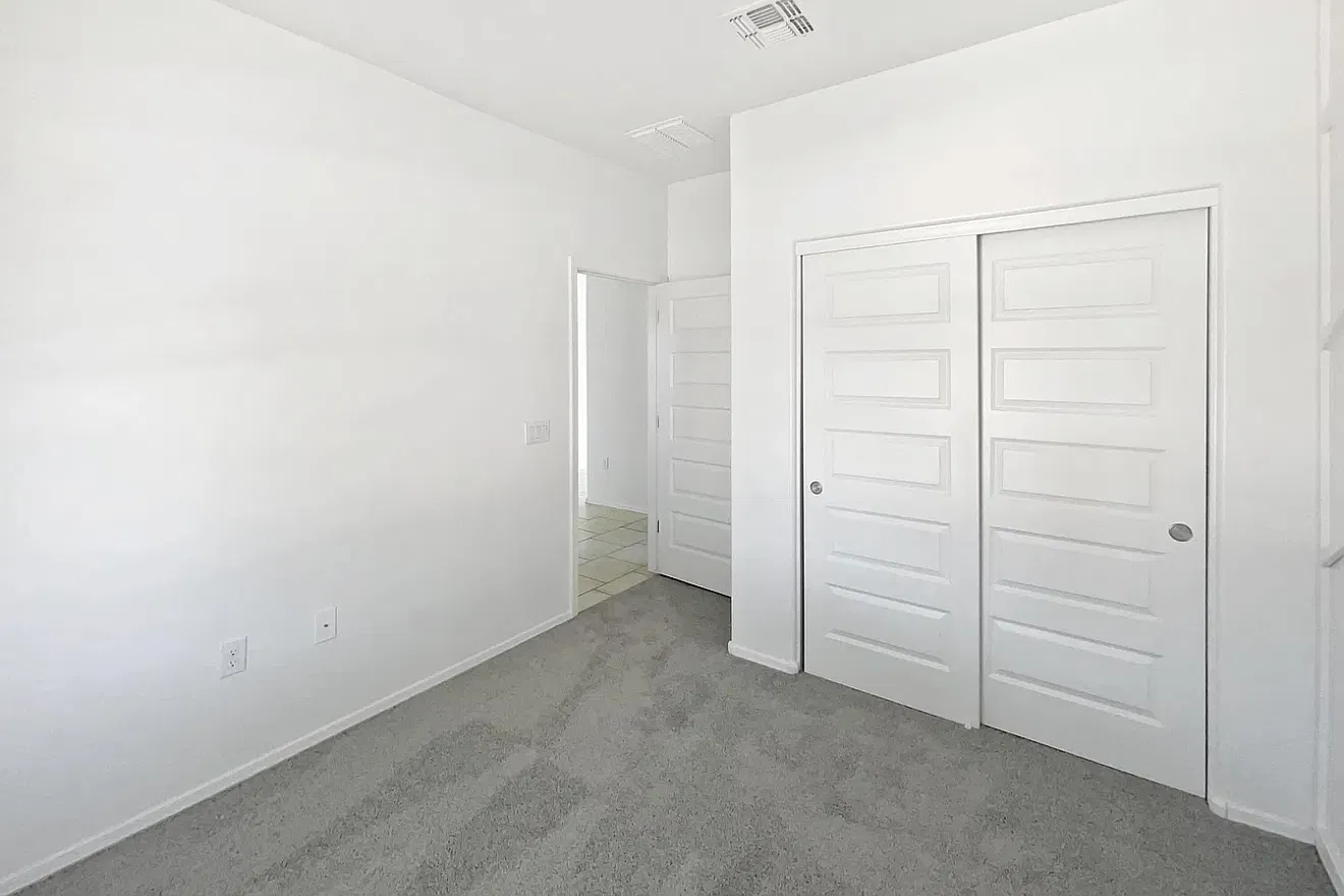 3 bed, 1255 sqft, $2,100 — Photo 4