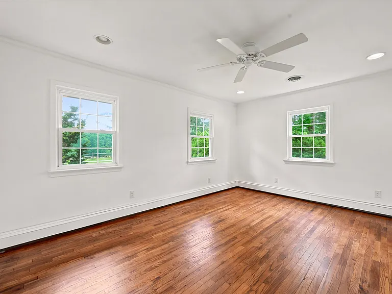 1058 Glen Hall Rd — Photo 16