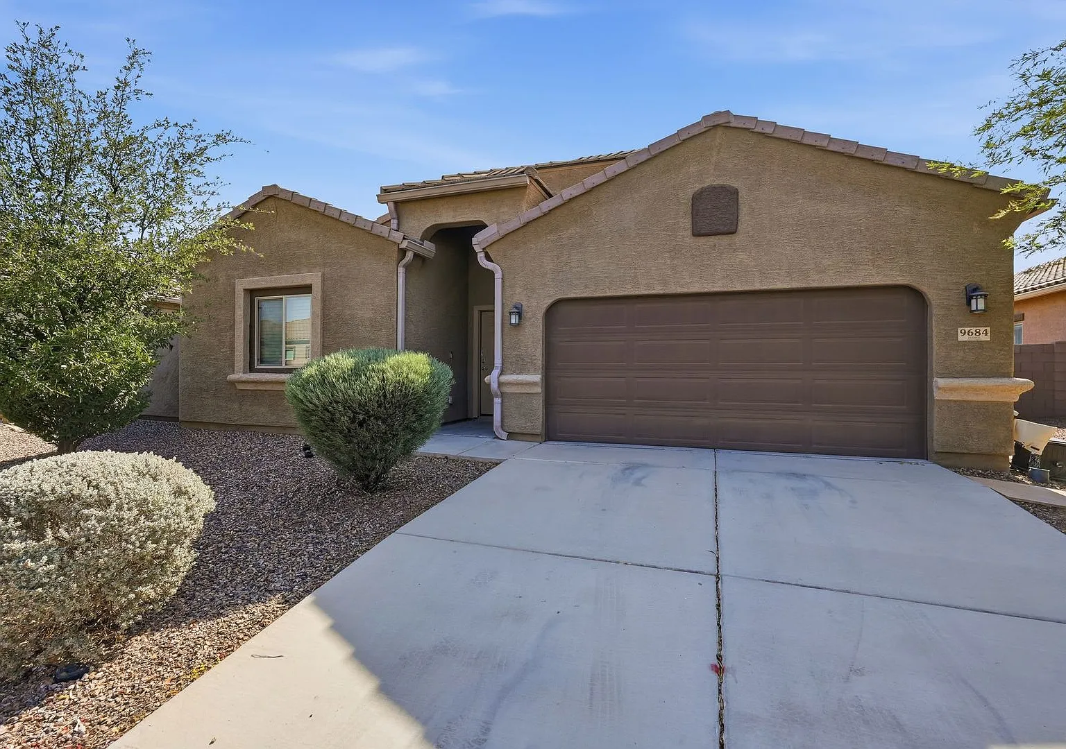 Spacious 3-Bedroom Marana Home with Carpet-Free Flooring & Fenced Yard — Photo 2
