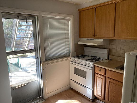 4th image of 286 Bay 22 St