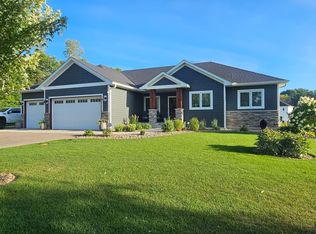 10481 Southern Oaks Dr, Lakeville, MN 55044