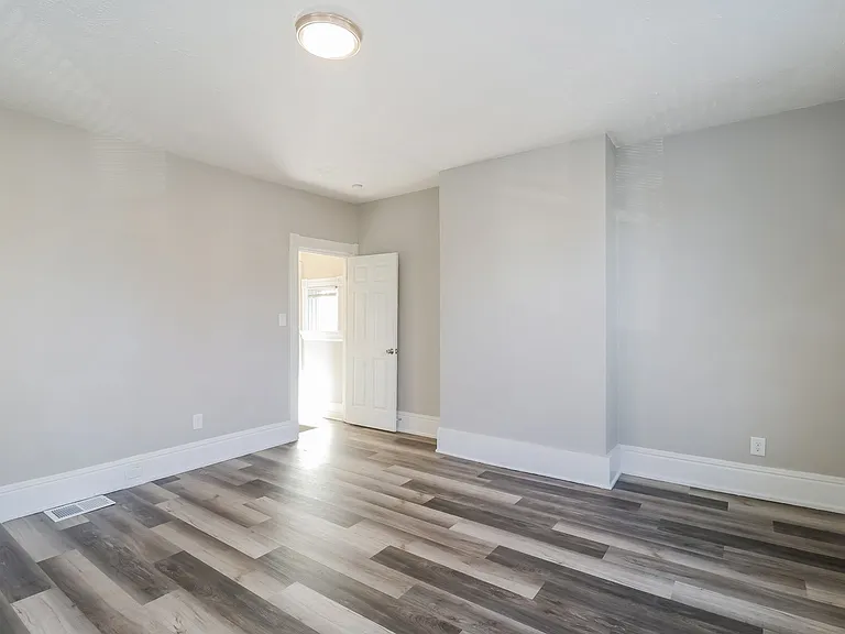 188577_018_living_room_13330446.jpg